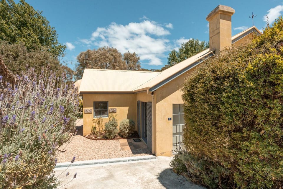 Portsea Hideaway Classic Style House in Portsea