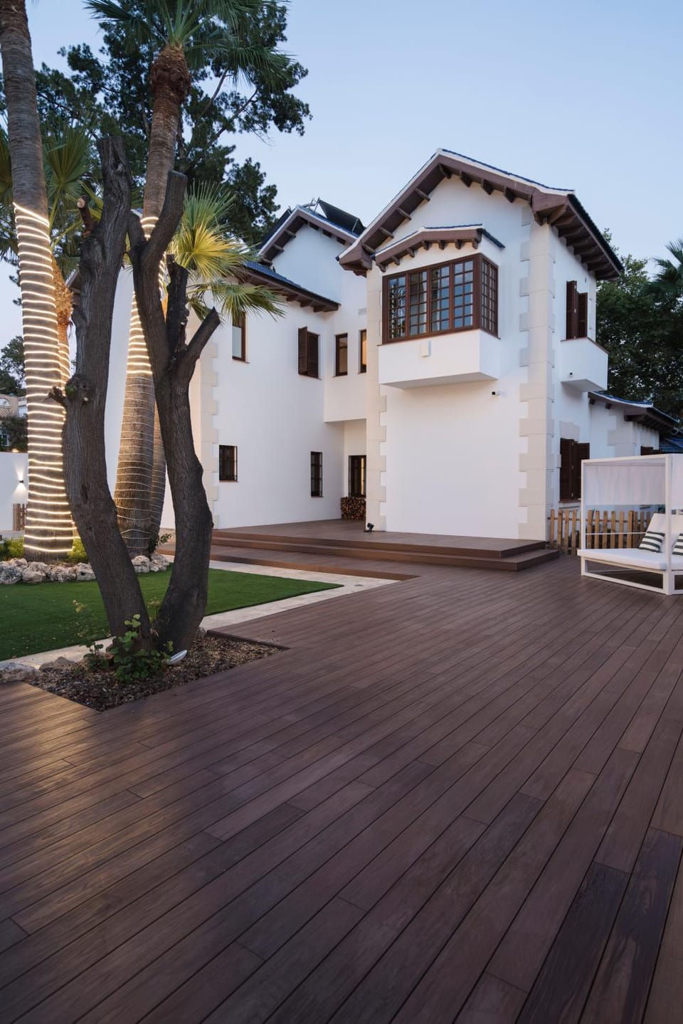 Property building, Patio, Day, Garden, Balcony/Terrace, Garden view, Garden view