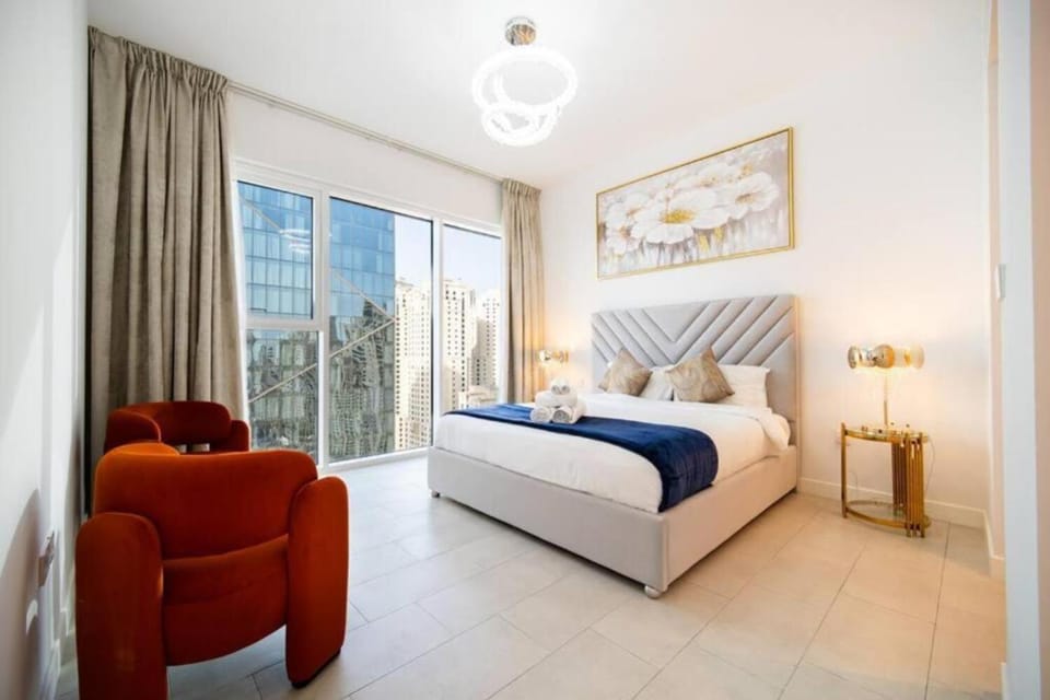 Bed, Photo of the whole room, Seating area, Bedroom