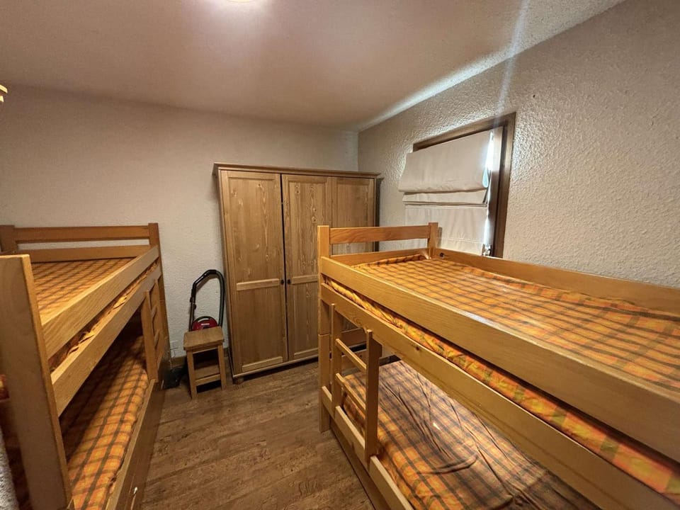Auris en Oisans: Appart 4 pers, 250m pistes, balcon, parking gratuit, animaux admis Apartment in Auris