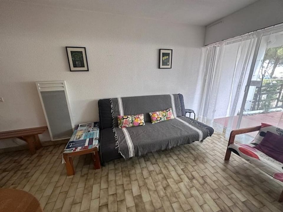 Studio-Cabine 4 Pers, Terrasse, Jardin, Parking, Animaux admis - FR-1-731-99 Cabin in Le Grau-du-Roi