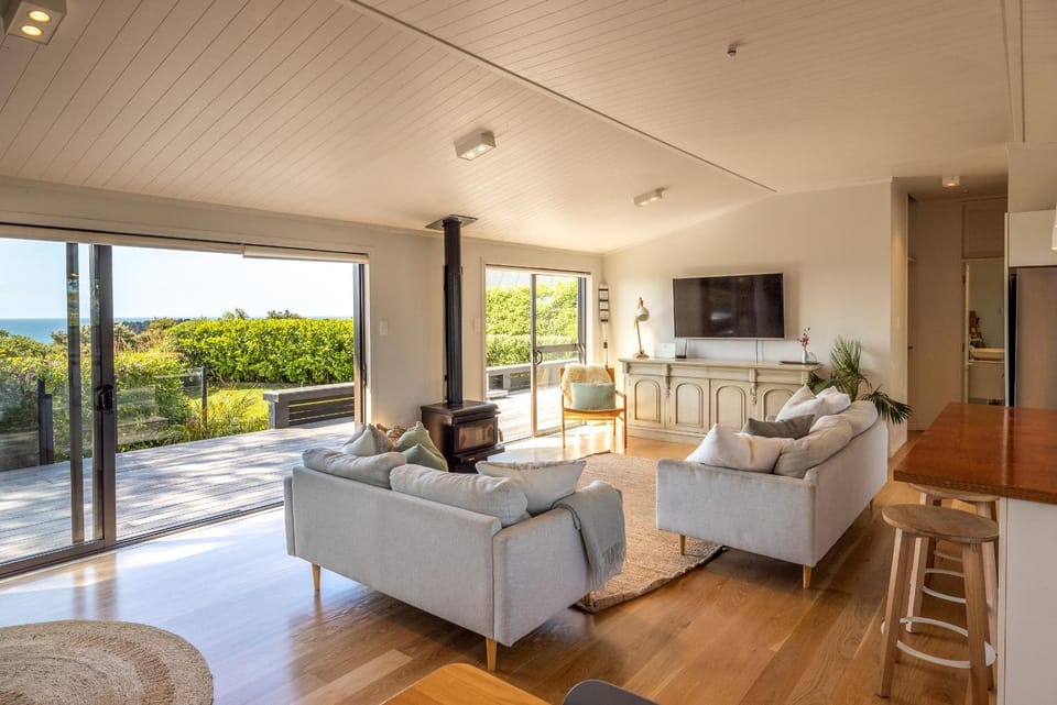 TV and multimedia, Balcony/Terrace, Living room, Seating area, Dining area