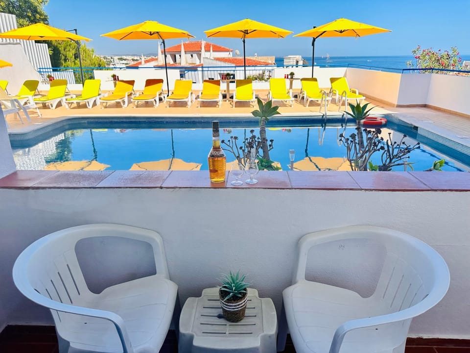 Swimming pool, sunbed