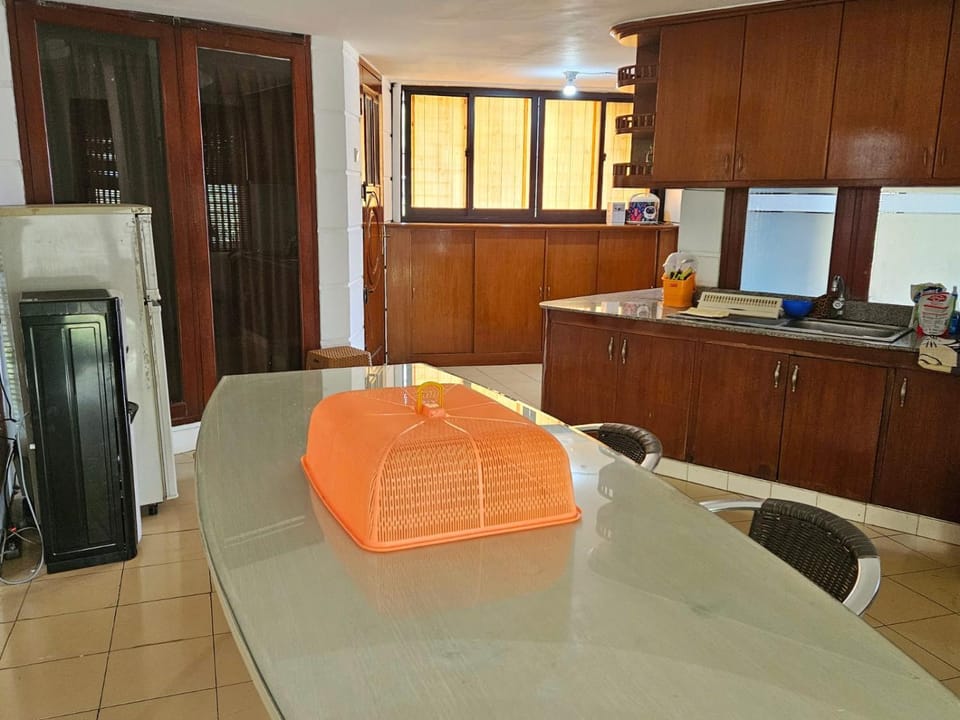 Kitchen or kitchenette, Dining area, stove