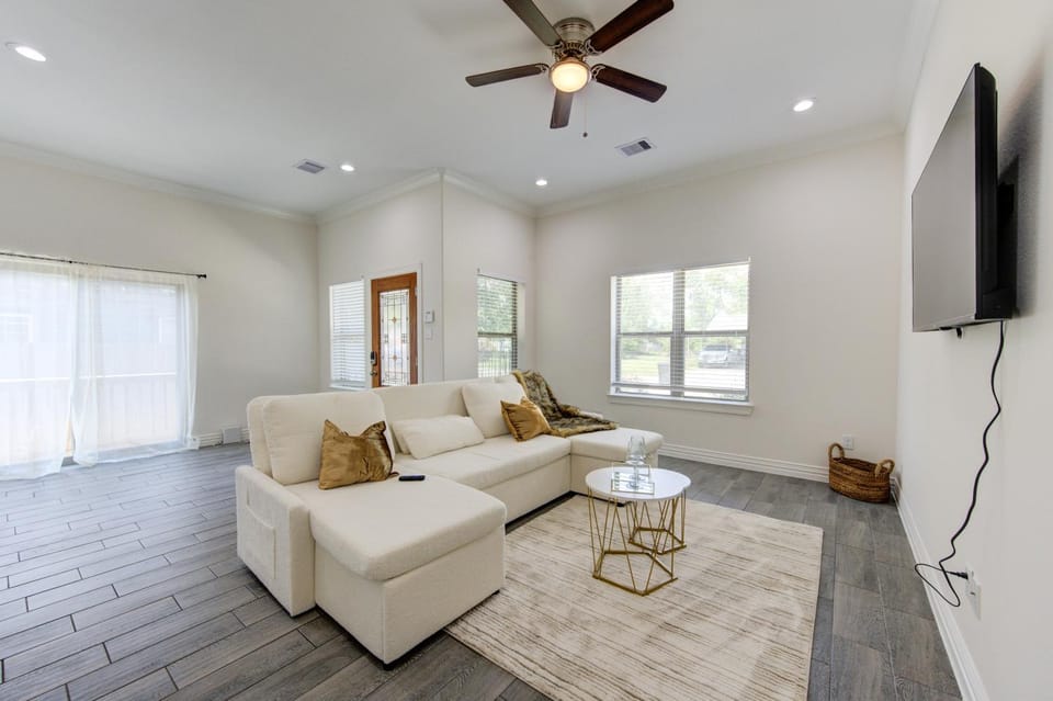 TV and multimedia, Living room, Seating area