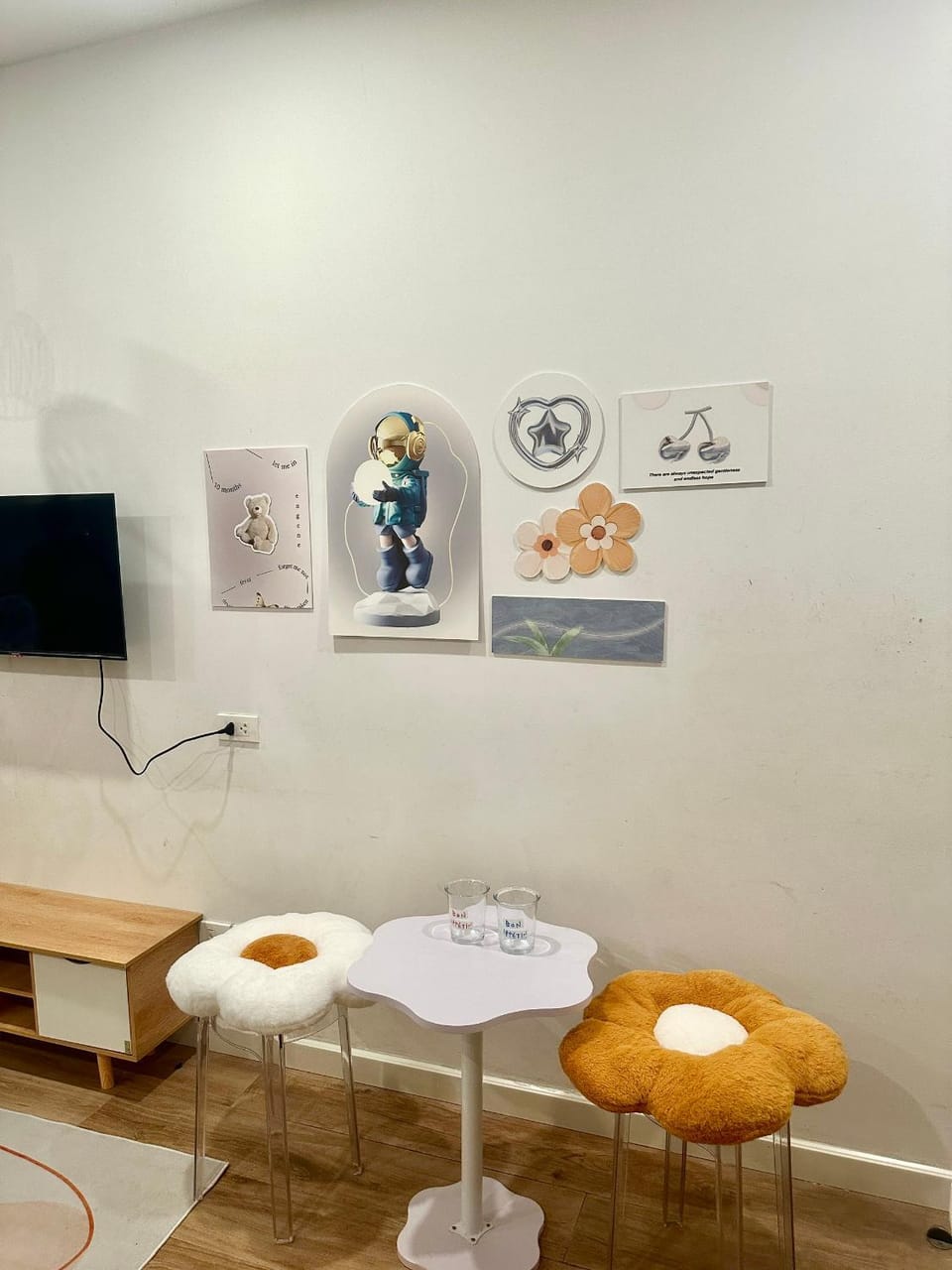 TV and multimedia, Seating area