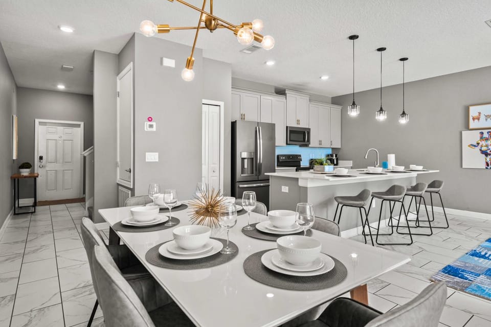 Kitchen or kitchenette, Dining area, minibar