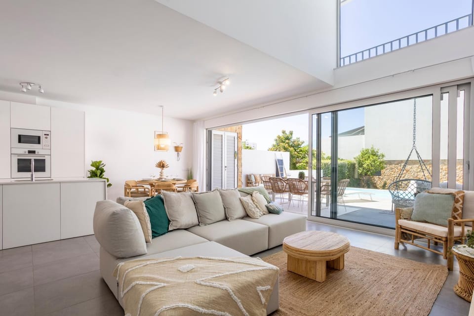 Patio, View (from property/room), Balcony/Terrace, Living room, Seating area