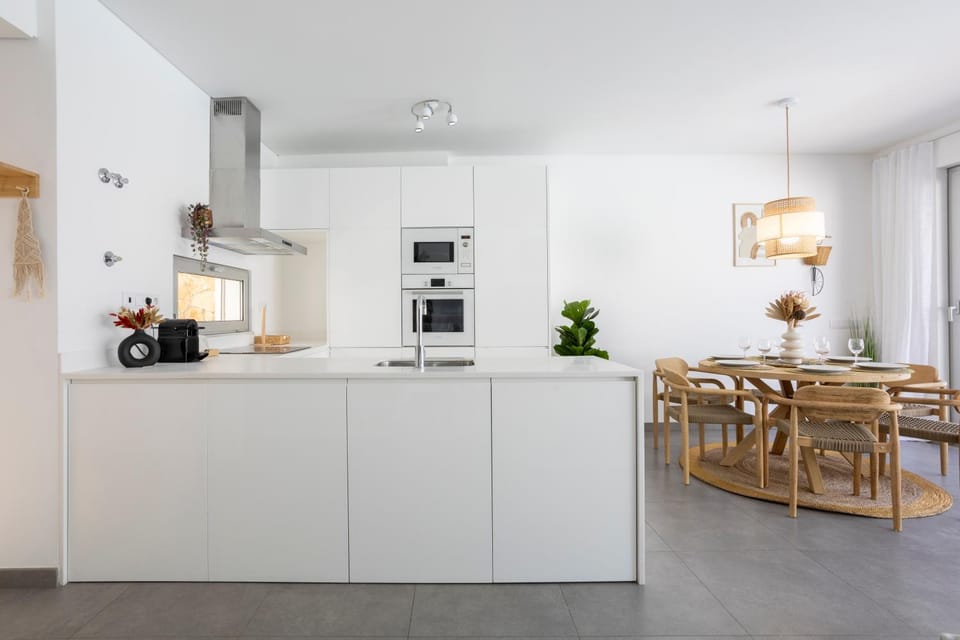 Kitchen or kitchenette, Dining area, minibar, oven, stove, toaster
