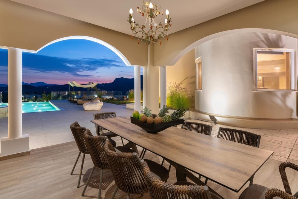 Patio, Natural landscape, Dining area, Mountain view, Pool view, Swimming pool, sunbed
