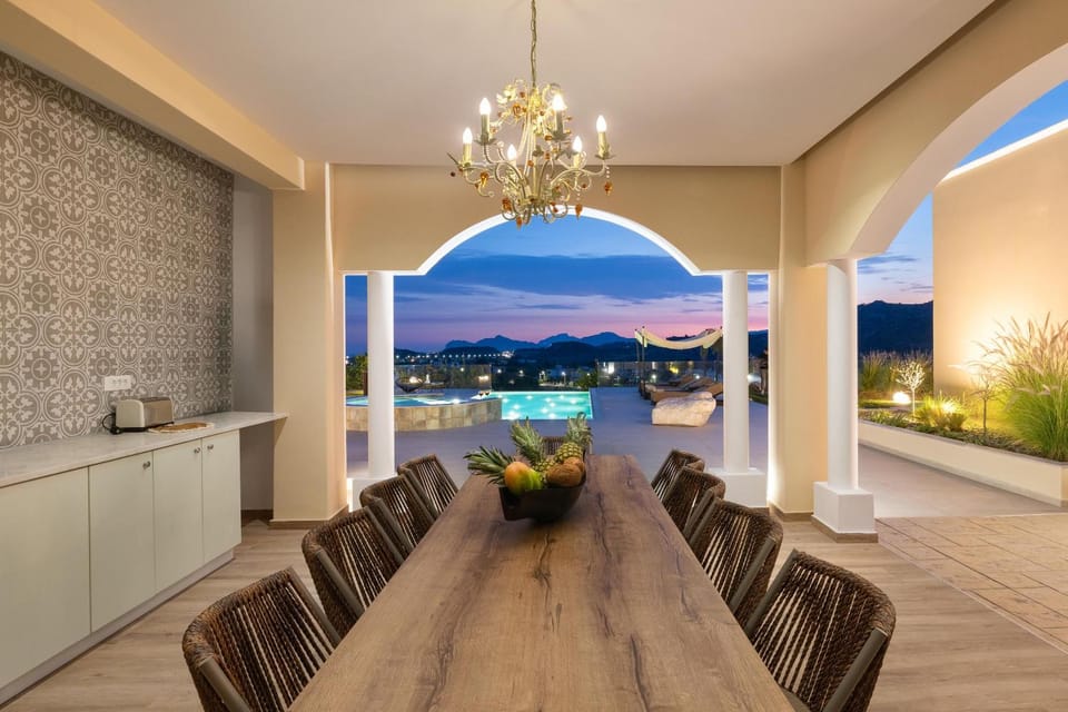 Patio, Natural landscape, View (from property/room), Balcony/Terrace, Dining area, Mountain view