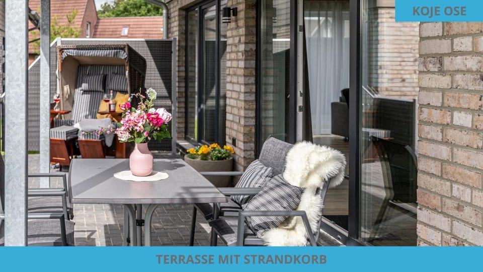 View (from property/room), Balcony/Terrace, Seating area