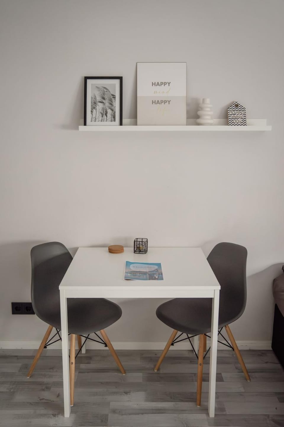 Seating area, Dining area