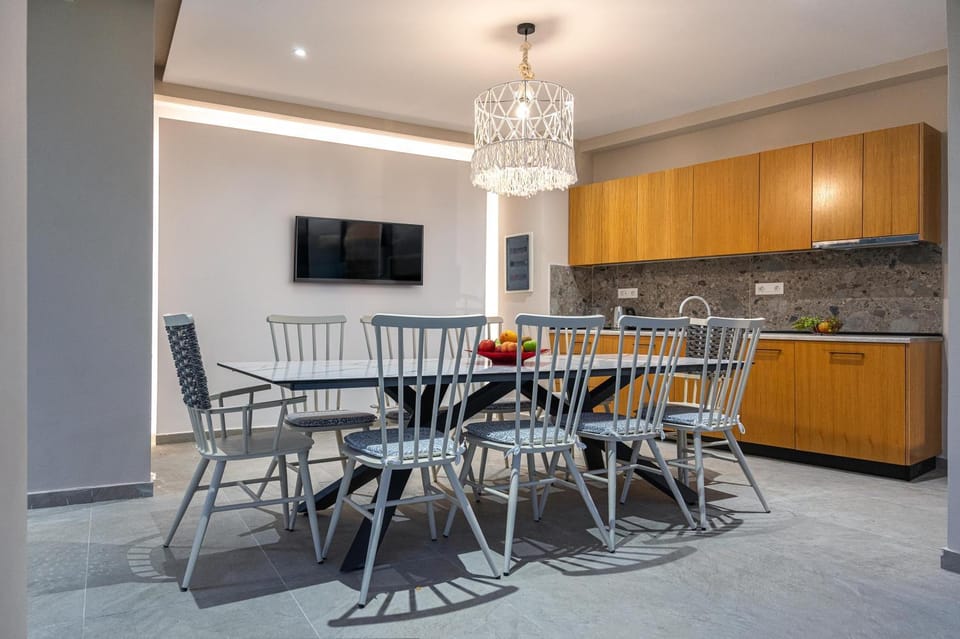 TV and multimedia, Kitchen or kitchenette, Dining area