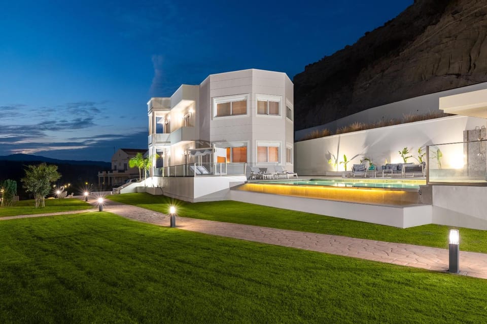 Property building, Night, Natural landscape, Garden, Garden view, Mountain view, Pool view, Swimming pool, sunbed