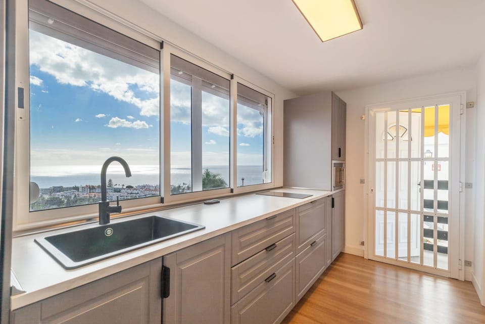 Property building, Kitchen or kitchenette, Living room
