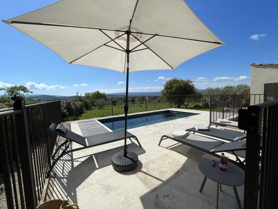 Villa Un Dimanche en Provence, avec piscine privée, chauffée & vue House in Gordes