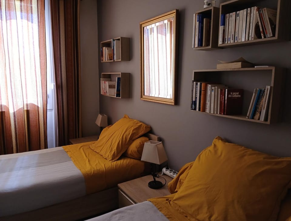 Bed, Library, Photo of the whole room, Bedroom