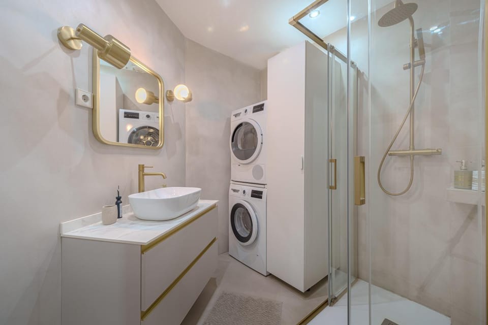 Piso en La Latina para 6 huéspedes con 2 dormitorios y AC Apartment in Centro