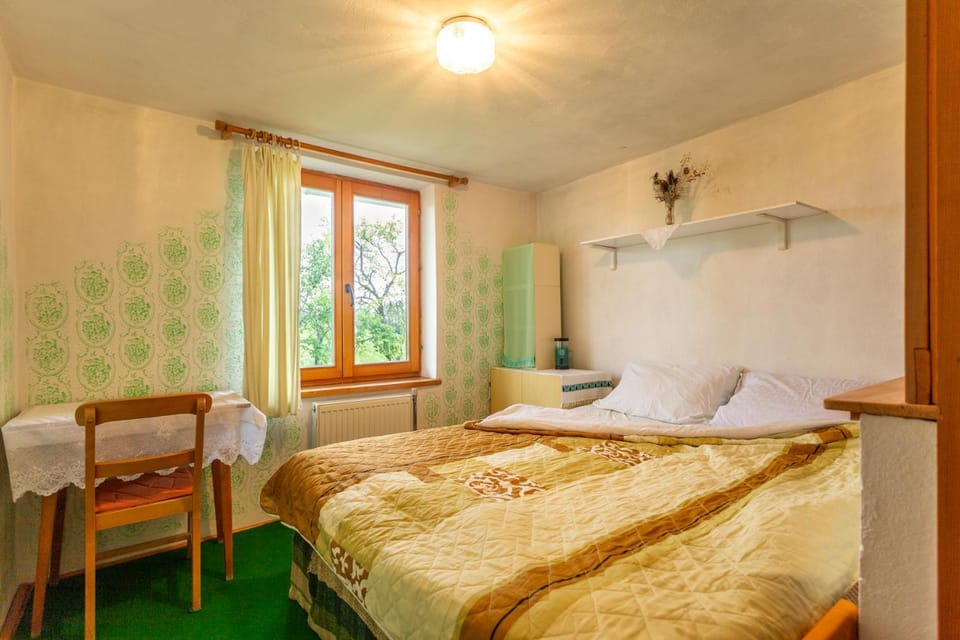 Bed, Seating area, Bedroom