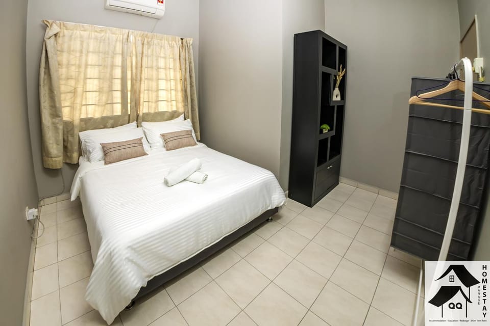 Bed, Photo of the whole room, Bedroom, wardrobe