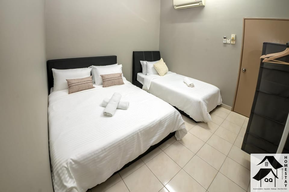 Bed, Photo of the whole room, Bedroom, towels, air conditioner