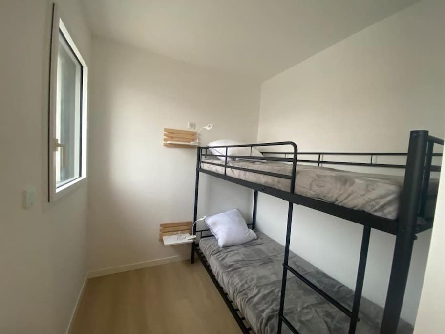 Bedroom, bunk bed