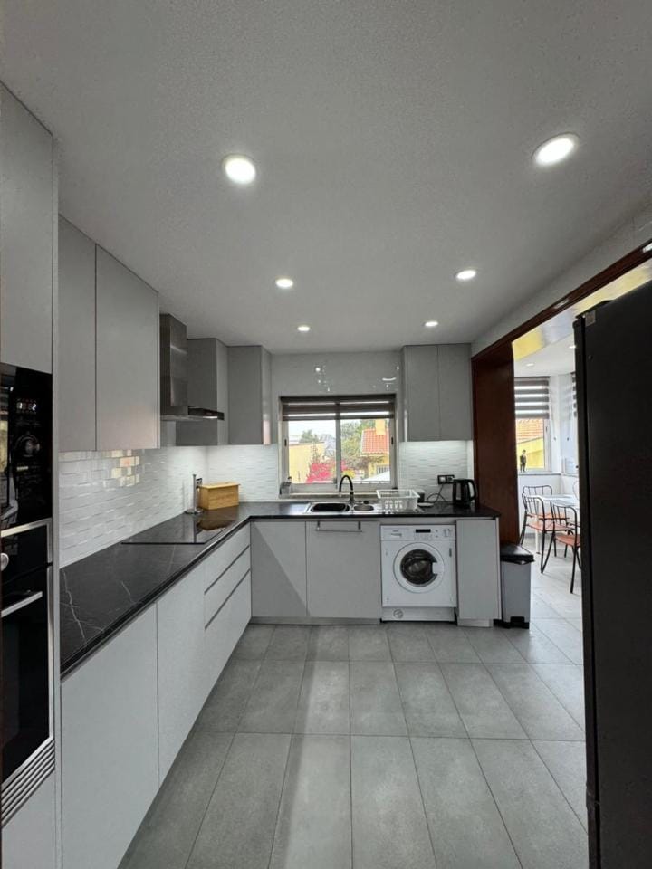 200M - Train Station Barrinha Beach House & Pool House in Aveiro District, Portugal