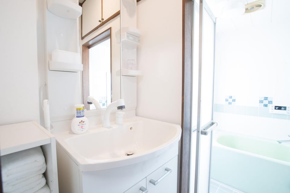 Shower, Bathroom, Bath, towels