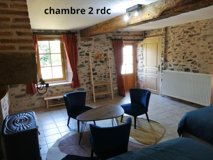 Bed, Living room, Photo of the whole room, Bedroom