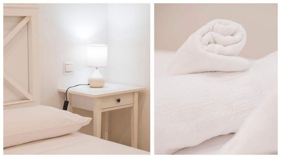 Bed, Photo of the whole room, Bedroom, towels