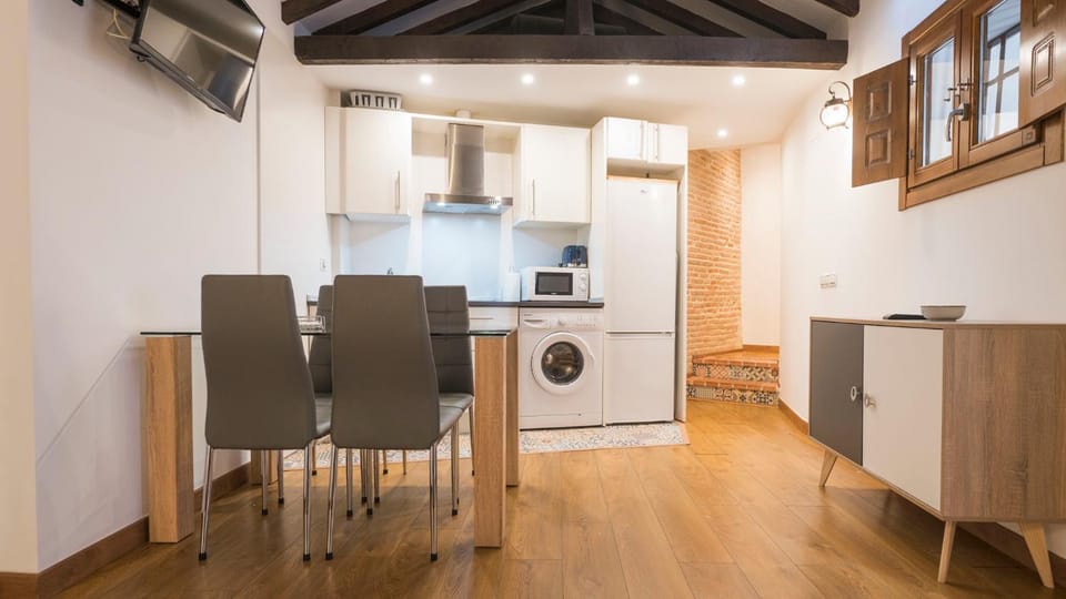 Kitchen or kitchenette, Living room, Seating area, Dining area, stove, washing machine