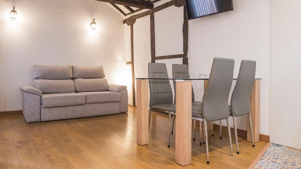TV and multimedia, Living room, Seating area, Dining area