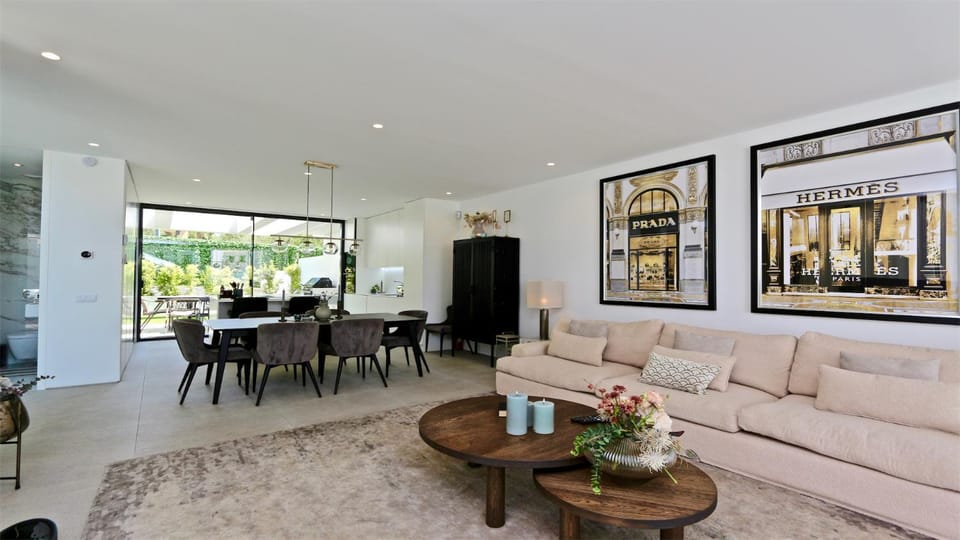 Living room, Dining area