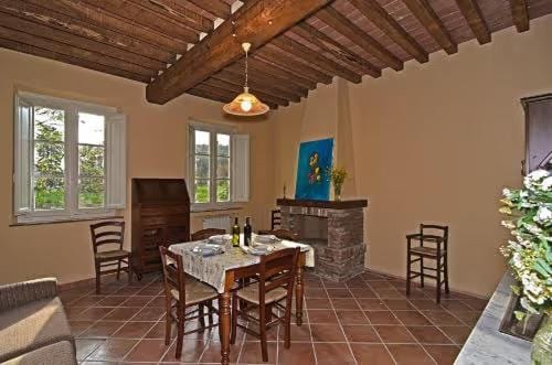 TV and multimedia, Kitchen or kitchenette, Living room, Dining area