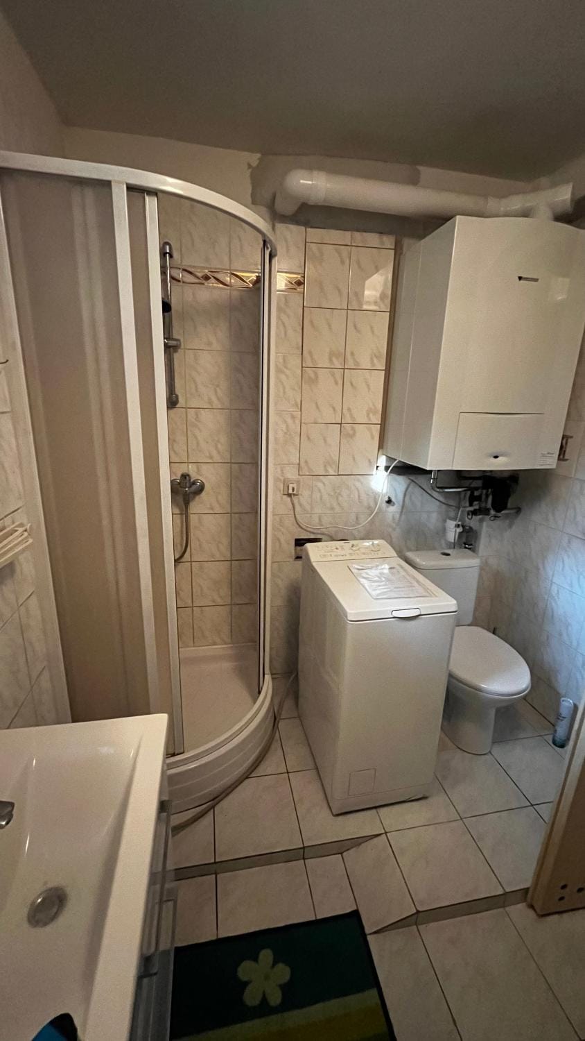 Shower, Toilet, Bathroom, Bath, towels