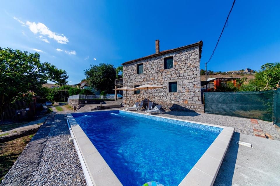 Property building, Day, sunbed