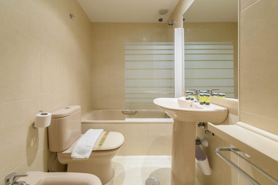 Shower, Toilet, Bathroom, Bath