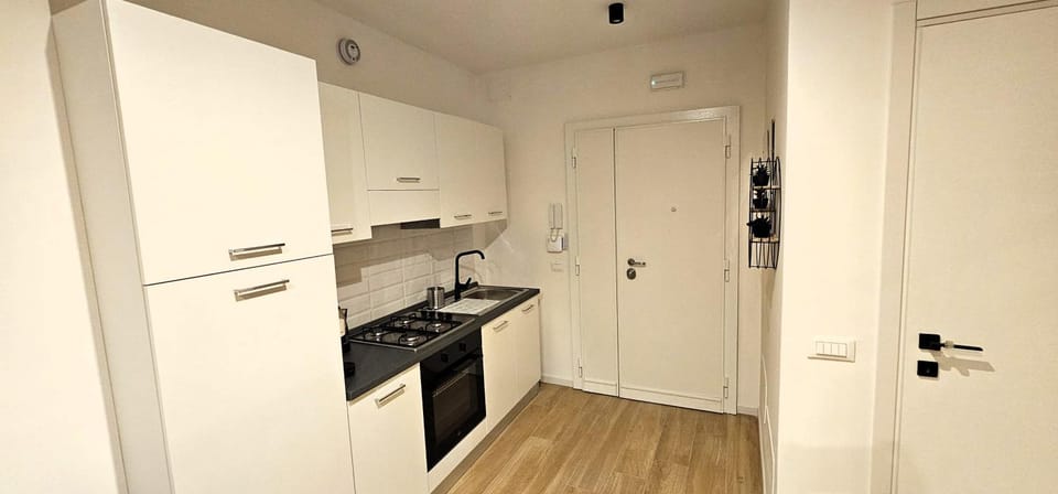 Kitchen or kitchenette, oven
