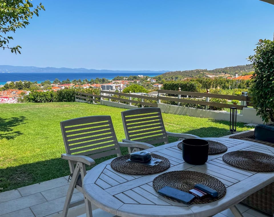 Patio, Natural landscape, Garden, View (from property/room), Dining area, Sea view