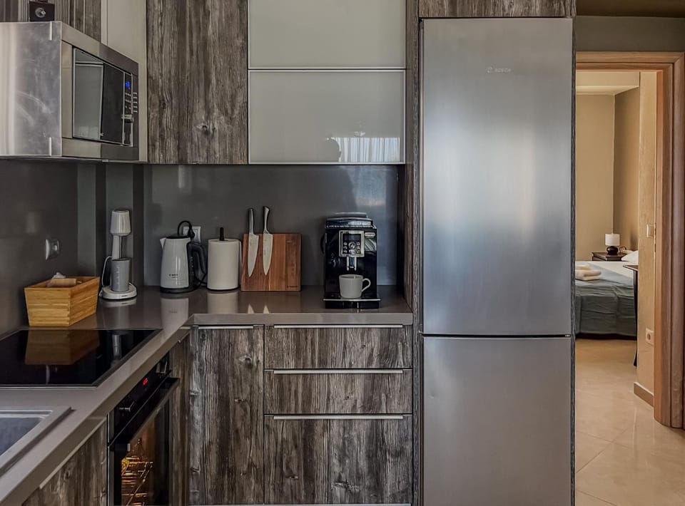 Coffee/tea facilities, Kitchen or kitchenette, oven