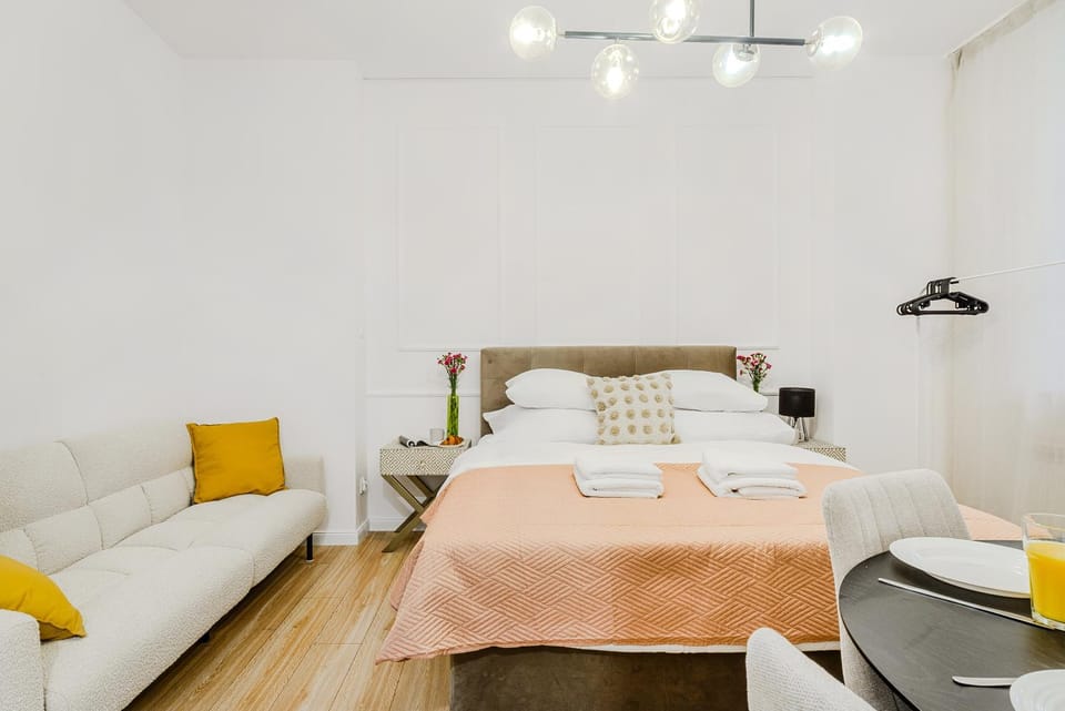 Bed, Photo of the whole room, Seating area