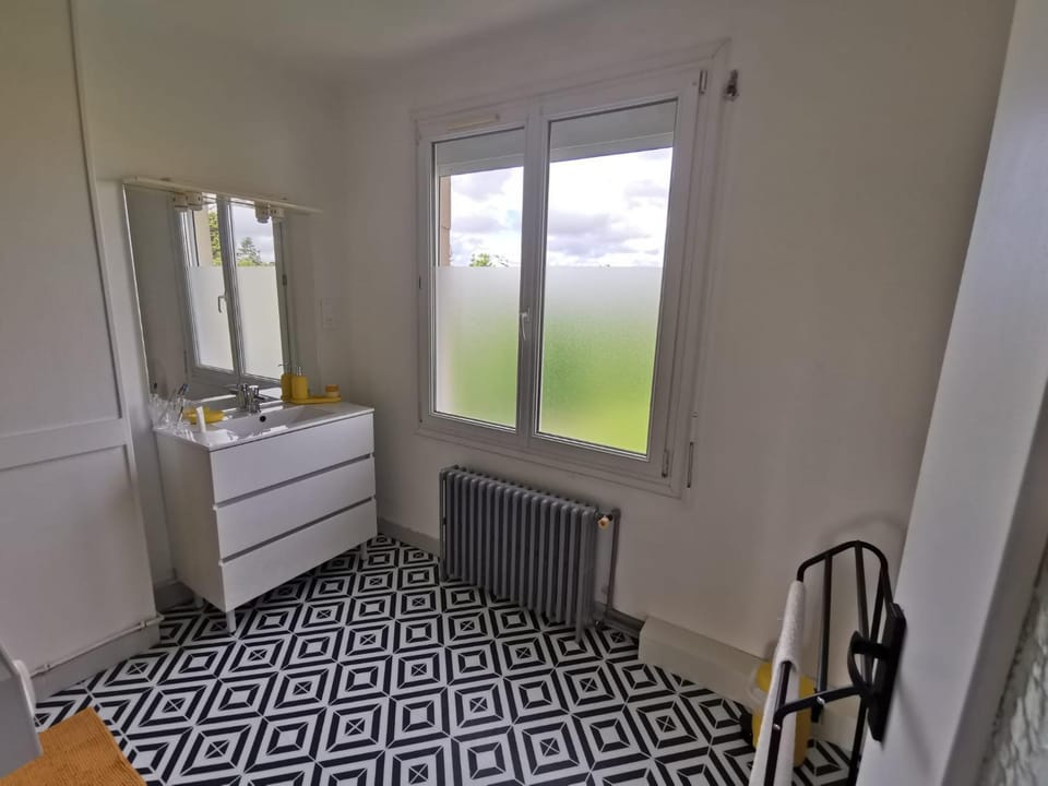 Bathroom, Internal: Not applicable to any particular room