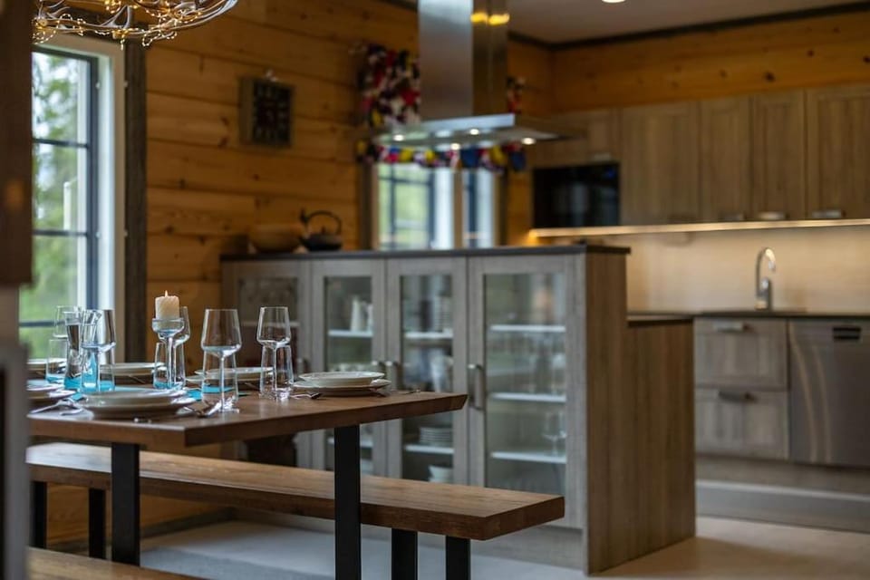 Kitchen or kitchenette, Dining area, dishwasher, oven, pet friendly