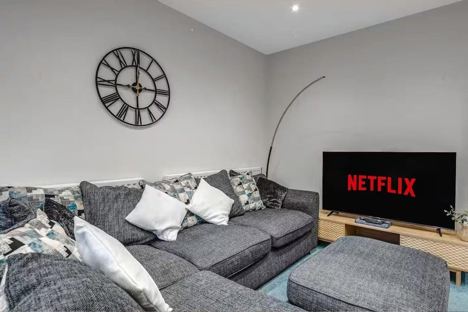 4 Br & 4 Bath Cowley House Sleep 10 with Parking House in Oxford