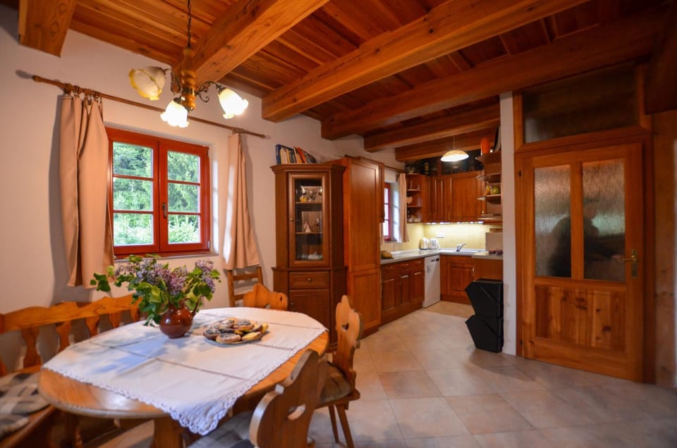 TV and multimedia, Kitchen or kitchenette, Dining area