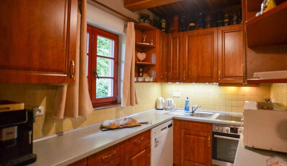 Kitchen or kitchenette, dishwasher, oven, pet friendly, stove, toaster