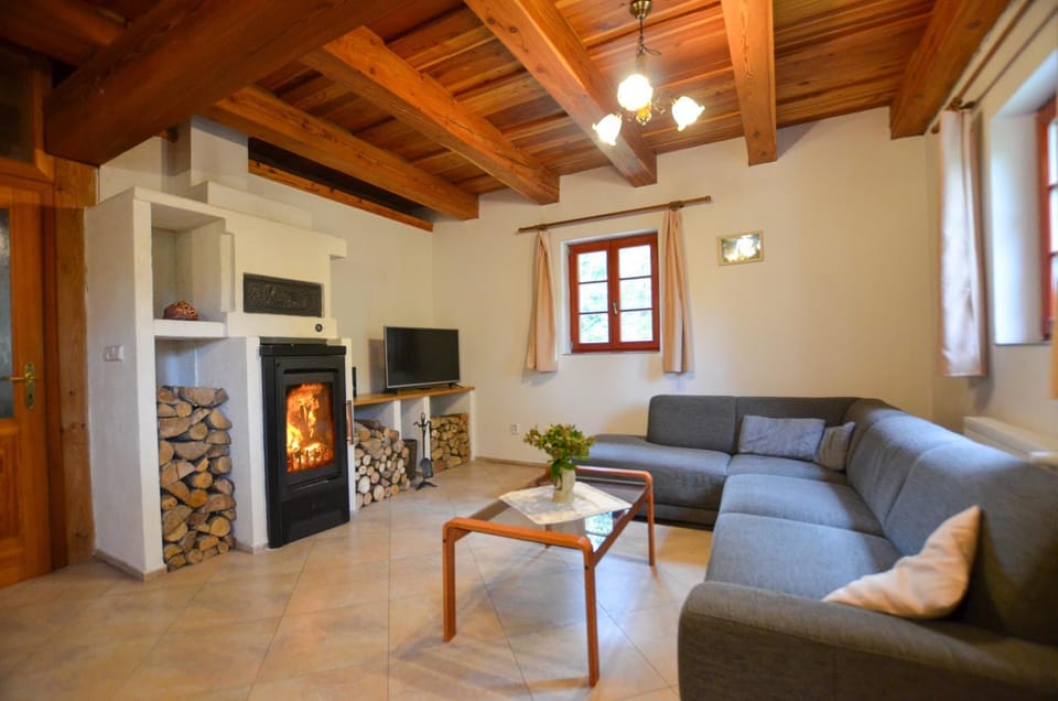 Communal lounge/ TV room, TV and multimedia, Living room, Seating area, Evening entertainment