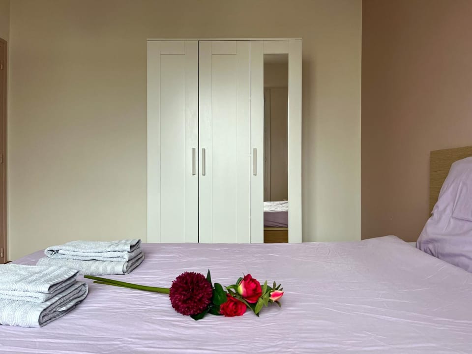 Bed, Photo of the whole room, Bedroom, towels, wardrobe