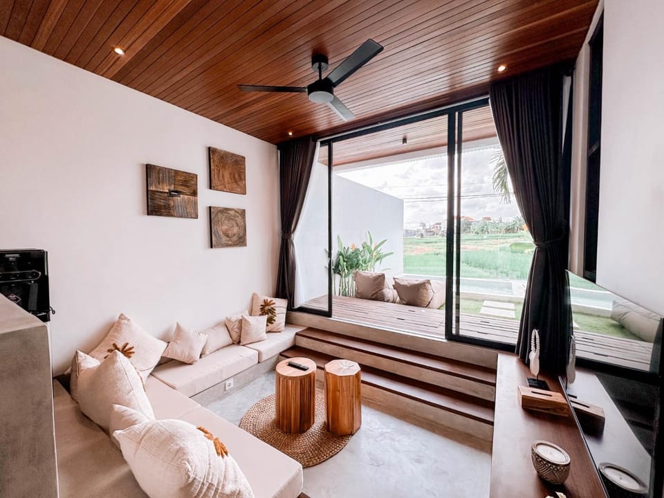 Golden Hour Villas - Lotus Villa in North Kuta